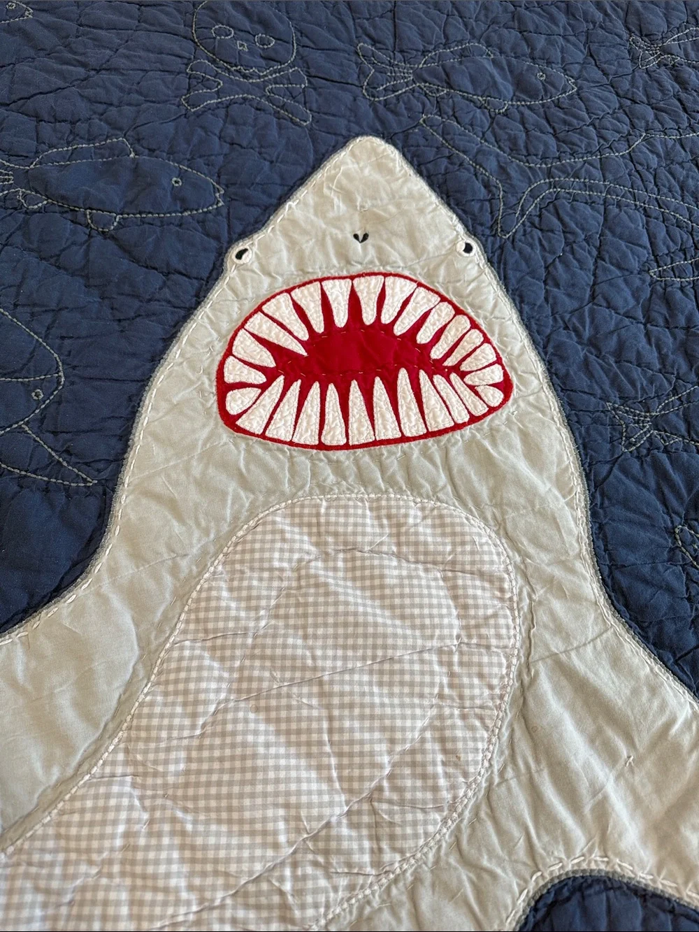 POTTERY BARN KIDS GREAT WHITE SHARK W/ SKULLS/FISH COMFORTER FULL/QUEEN GINGHAM